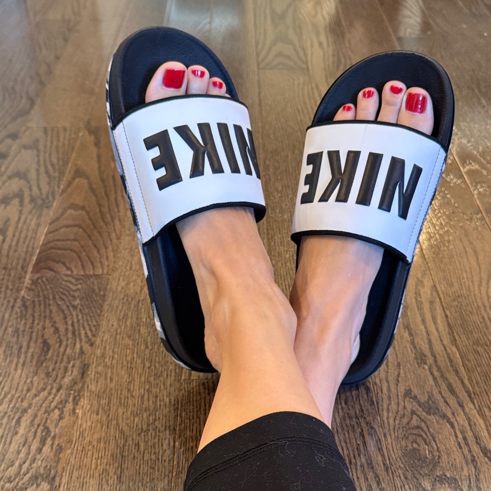Nike Black and White Logo cloud Slides size 8